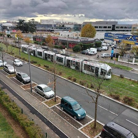 Jolie Appartement Proche Tramway Венисьё Экстерьер фото