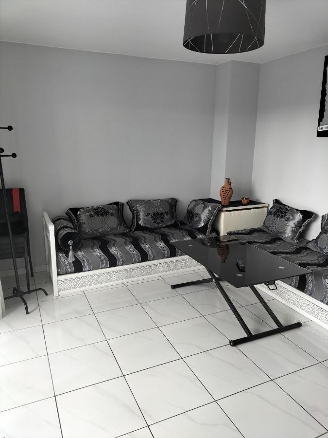 Jolie Appartement Proche Tramway Венисьё Экстерьер фото