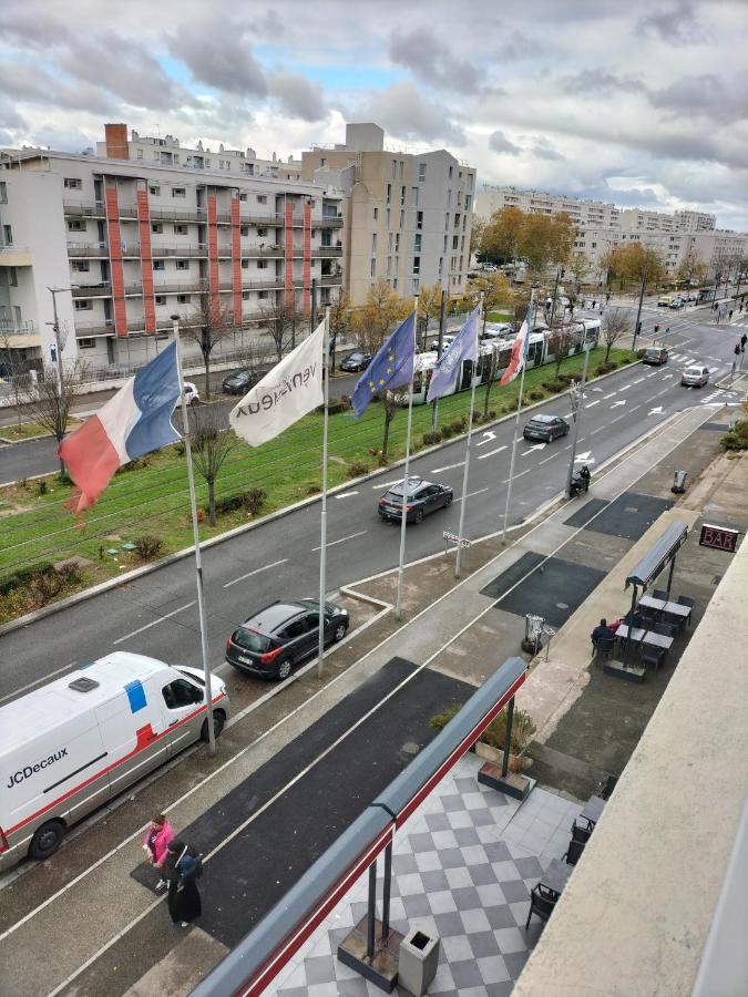 Jolie Appartement Proche Tramway Венисьё Экстерьер фото